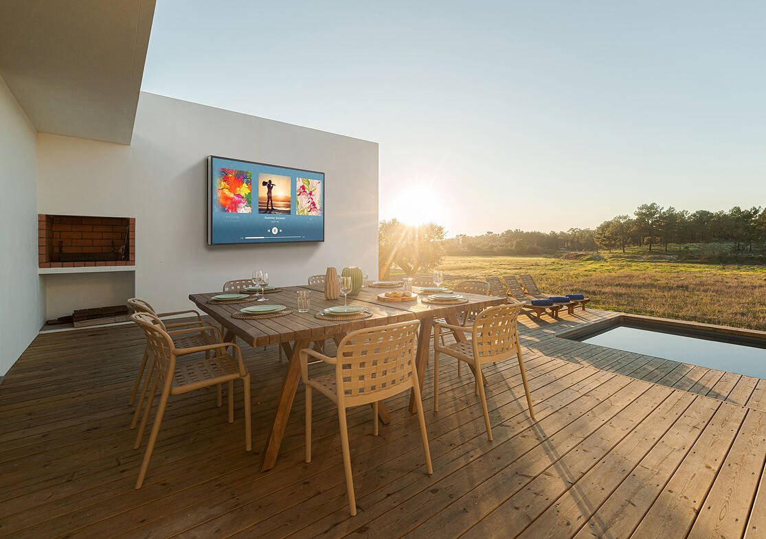 Séura Adds 2000-Nit Full Sun Televisions for Outdoor Home Theaters