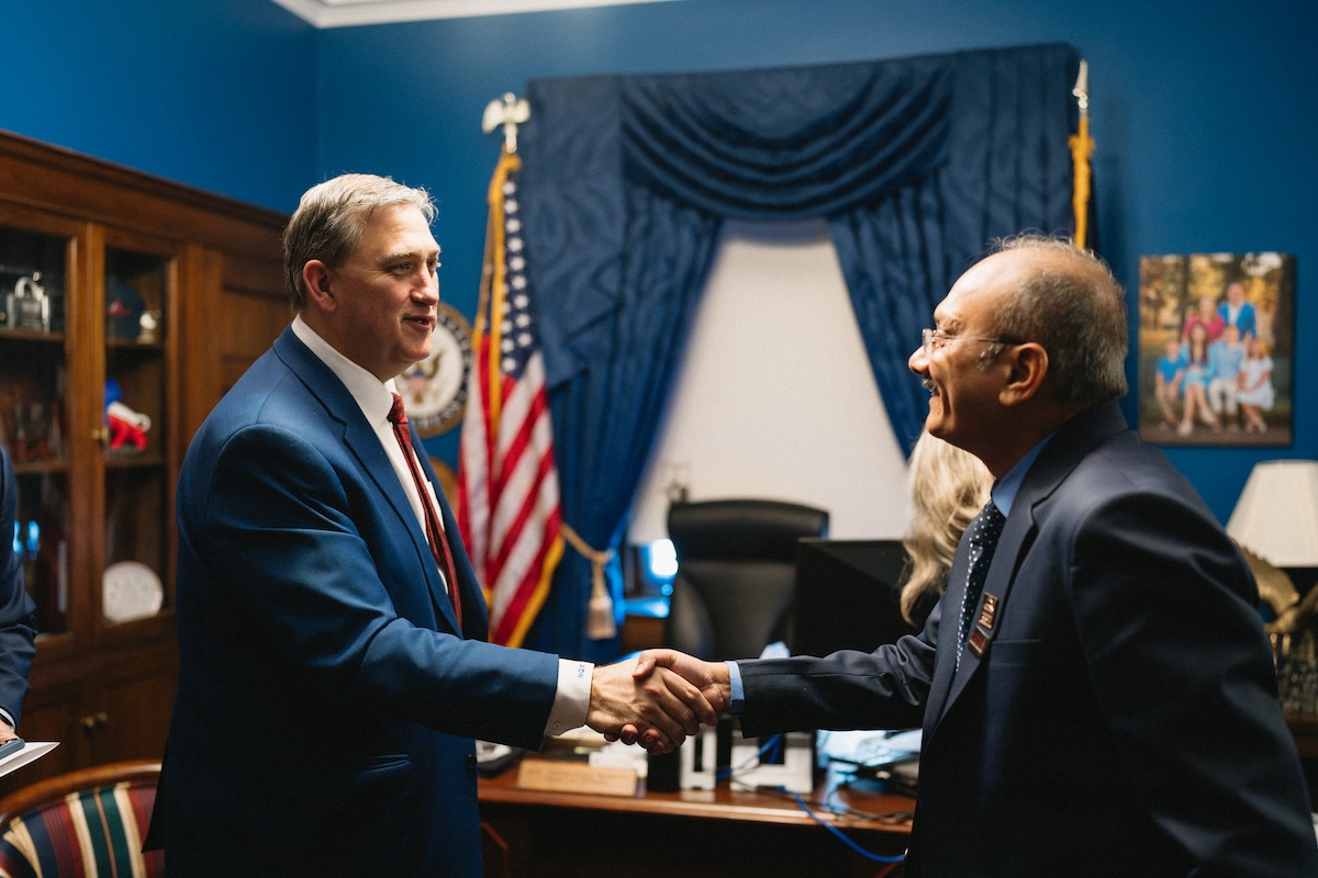 Representative Nathaniel Moran (R-TX-1st) shakes hands with Manojkumar Soni, Owner and Principal Consultant at AV4U and CEDIA Board Director. [Photo credit | CEDIA]